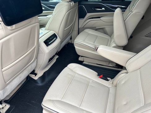 Used 2023 Cadillac Escalade Premium Luxury w/ Performance Package image 14