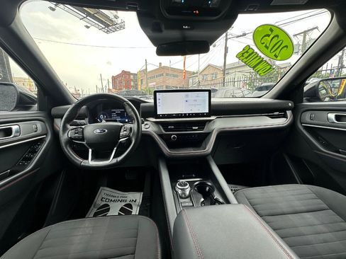 Used 2025 Ford Explorer ST-Line w/ ST-Line Street Pack AWD/4WD image 10