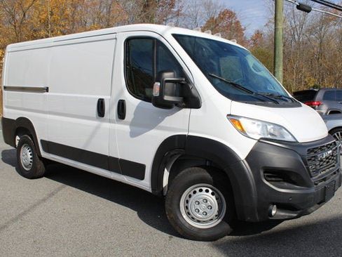 Used 2025 RAM ProMaster 2500 w/ Safety Group FWD image 4