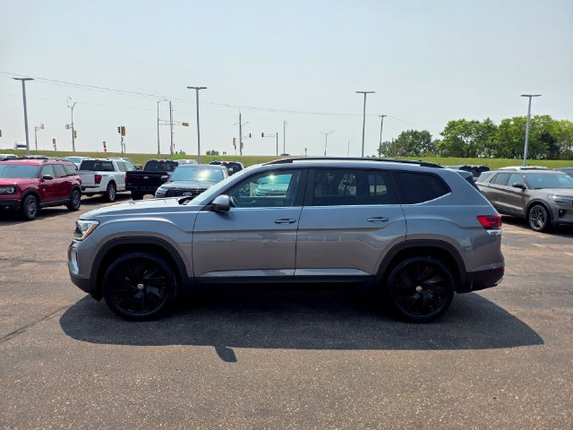 Used 2024 Volkswagen Atlas SE AWD/4WD image 4
