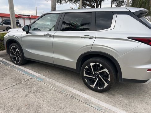 Used 2024 Mitsubishi Outlander AWD image 4