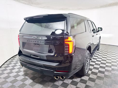 Used 2025 Chevrolet Suburban Z71 AWD/4WD image 3