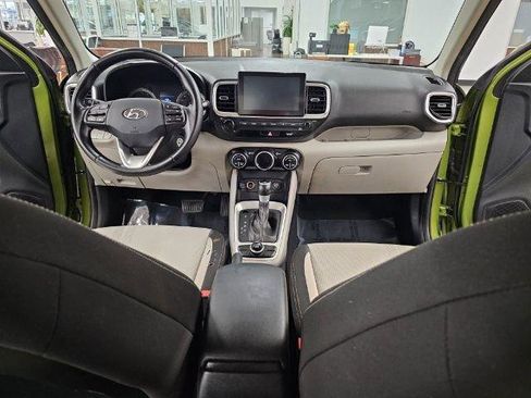 Used 2021 Hyundai Venue SEL FWD image 9