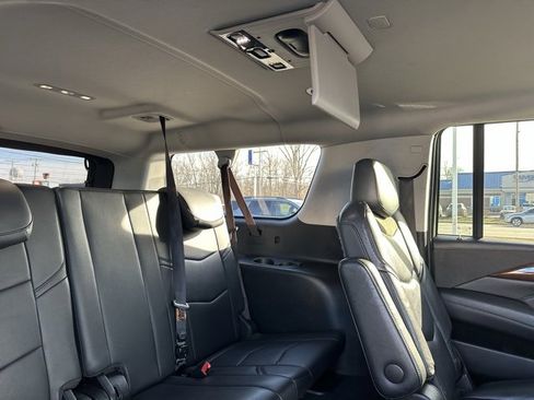 Used 2019 Cadillac Escalade ESV Luxury image 16