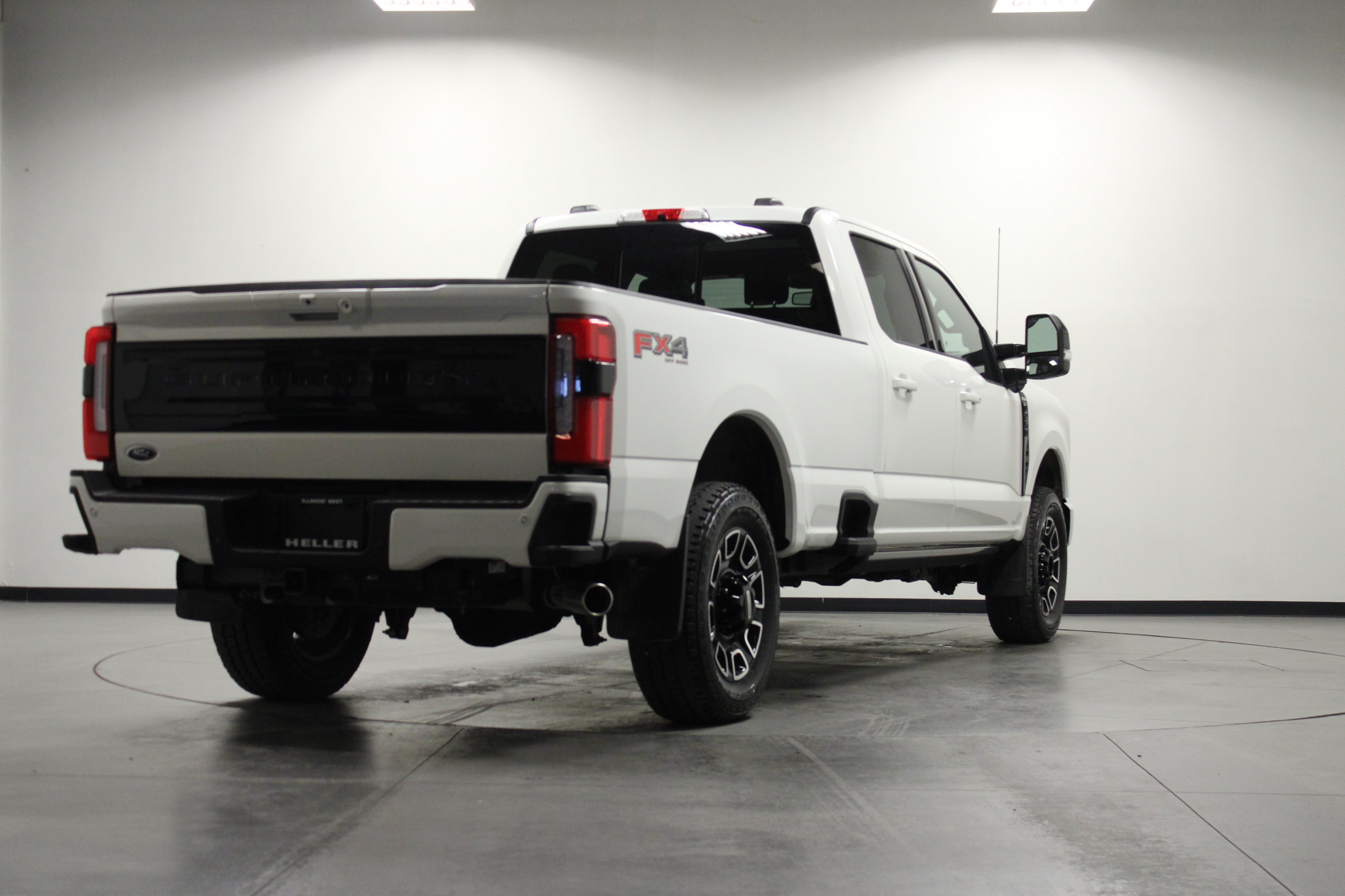 Used 2026 Ford F250 Platinum AWD/4WD image 4