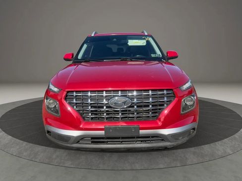 Used 2022 Hyundai Venue SEL w/ Cargo Package FWD image 2