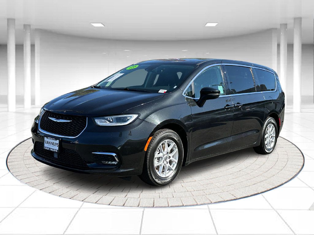 Used 2023 Chrysler Pacifica Touring-L FWD image 1
