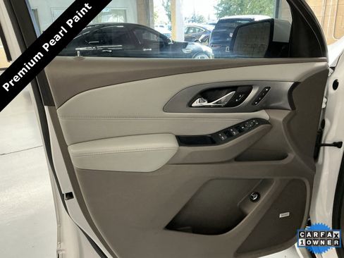 Used 2021 Chevrolet Traverse Premier image 18