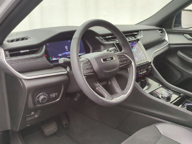 Certified 2023 Jeep Grand Cherokee L Laredo AWD/4WD image 9