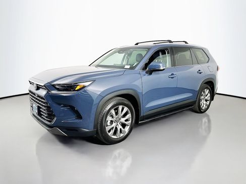 Certified 2024 Toyota Grand Highlander AWD image 3