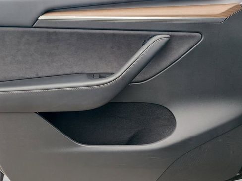 Used 2024 Tesla Model Y Performance image 18