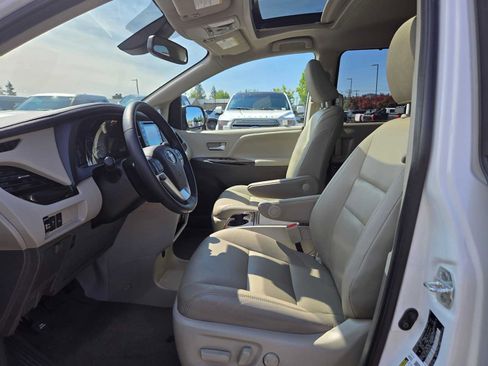 Used 2020 Toyota Sienna XLE w/ XLE Navigation Package AWD/4WD image 23