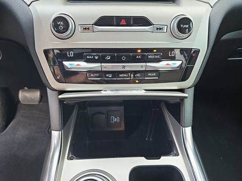 Certified 2021 Ford Explorer XLT w/ Equipment Group 202A RWD image 29