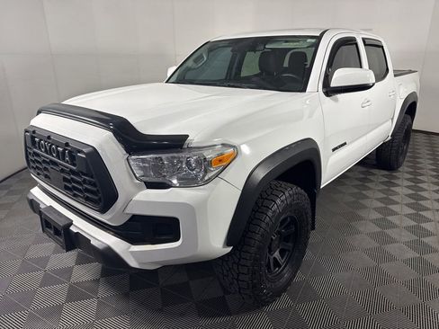 Used 2022 Toyota Tacoma SR AWD/4WD image 5