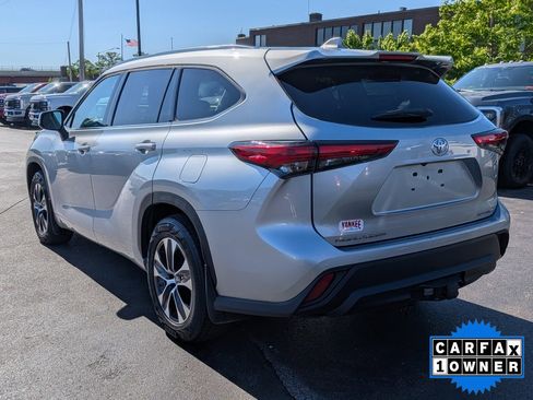 Used 2021 Toyota Highlander XLE AWD/4WD image 6