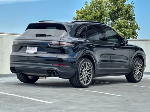 Used 2023 Porsche Cayenne Platinum Edition AWD/4WD image 8