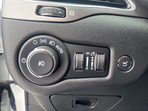 Used 2022 Jeep Cherokee Limited w/ Elite Package image 28