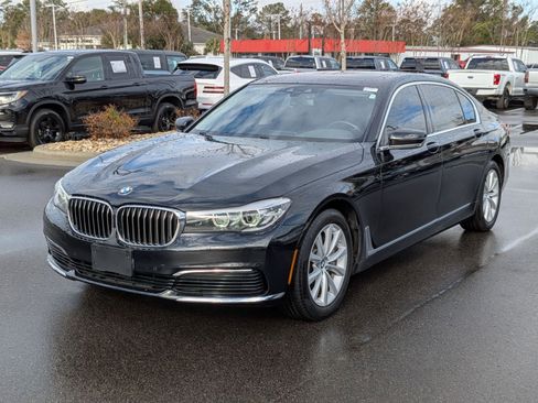 Used 2019 BMW 740i image 7