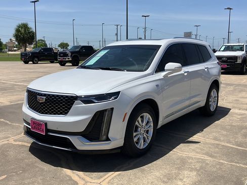 Used 2023 Cadillac XT6 Luxury w/ LPO, Floor Liner Package FWD image 3
