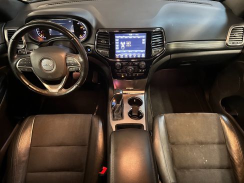 Used 2021 Jeep Grand Cherokee Laredo X image 12