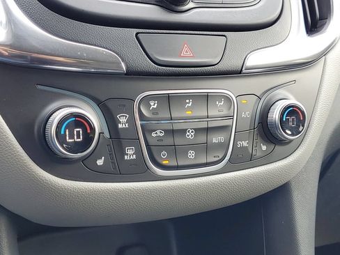 Used 2018 Chevrolet Equinox LT AWD/4WD image 16