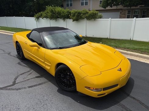 Used 2004 Chevrolet Corvette Convertible w/ Preferred Equipment Group RWD image 1