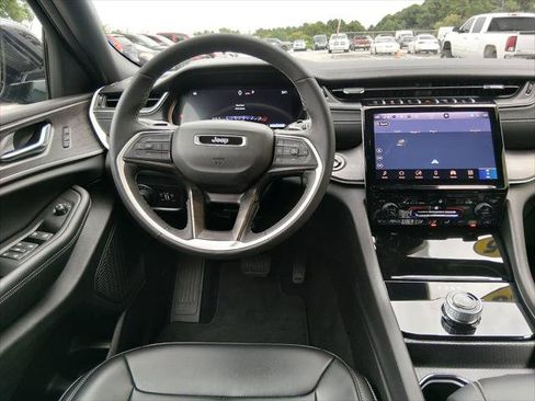 Certified 2025 Jeep Grand Cherokee L Limited w/ Black Appearance Package RWD image 10
