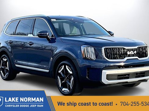 Used 2025 Kia Telluride EX w/ EX Captain's Chair Package image 1