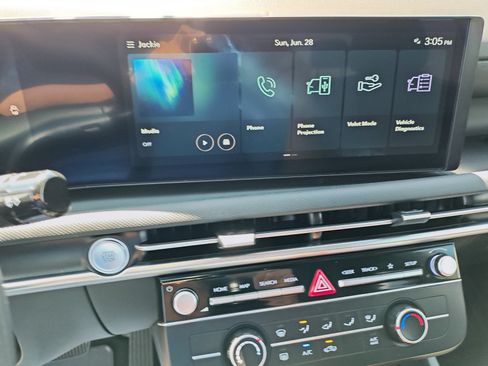 Used 2025 Hyundai Santa Cruz SE FWD image 18