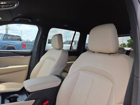 Used 2024 Jeep Grand Cherokee Limited AWD/4WD image 27