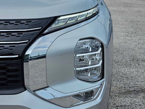 Used 2024 Mitsubishi Outlander SE FWD image 11