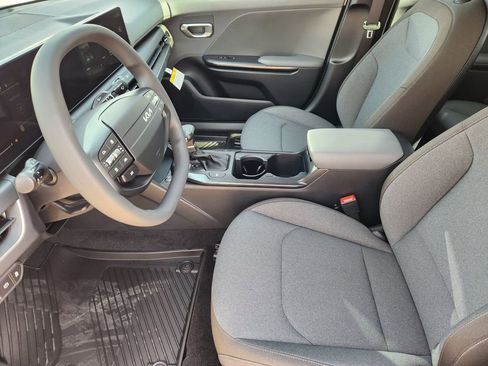 New 2025 Kia K4 LXS image 9