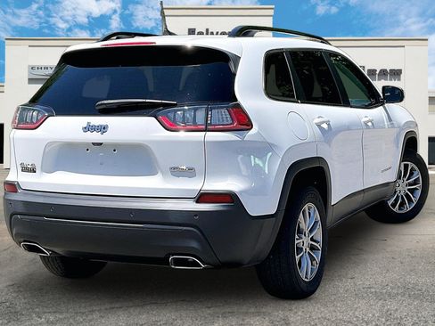 Certified 2022 Jeep Cherokee Latitude Lux w/ Sun & Sound Group AWD/4WD image 2