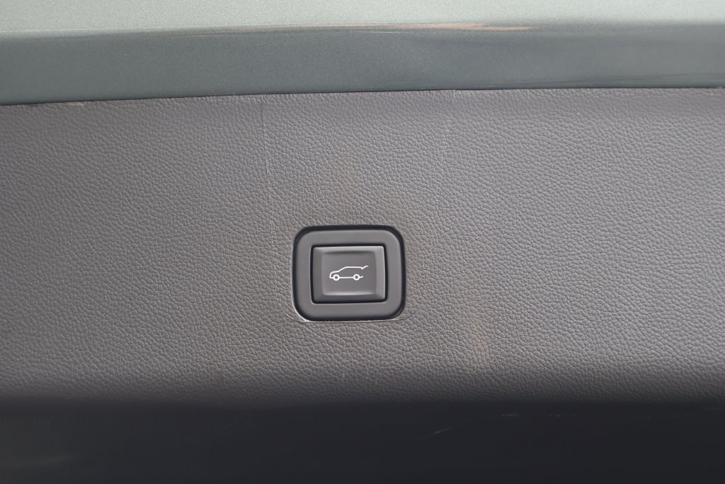 Certified 2023 Chevrolet Traverse LT FWD image 52