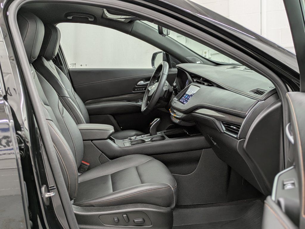 Used 2022 Cadillac XT4 Sport w/ Enhanced Visibility Package AWD/4WD image 18