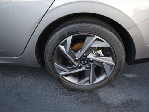 Used 2024 Hyundai Elantra SEL w/ Convenience Package image 6