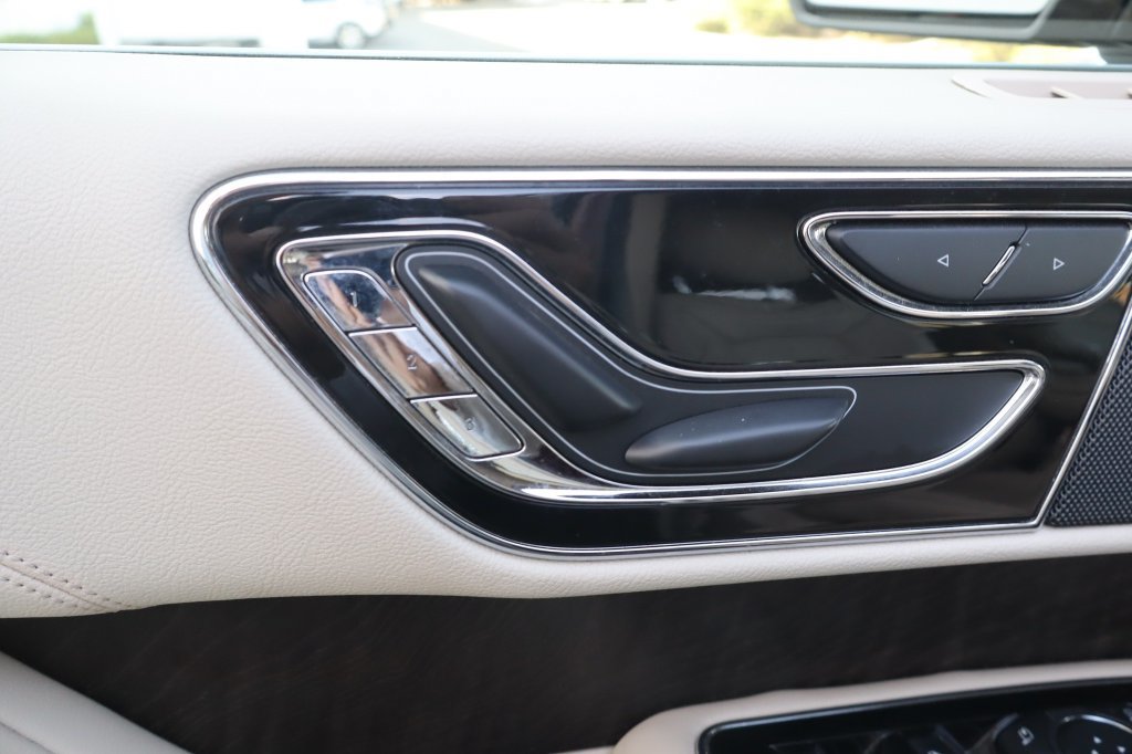 Used 2018 Lincoln Navigator L Select RWD image 20