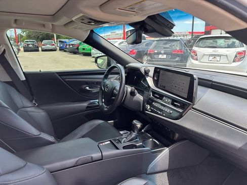 Used 2023 Lexus ES 350 w/ Premium Package FWD image 14
