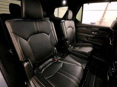 Used 2025 Honda Pilot TrailSport image 26