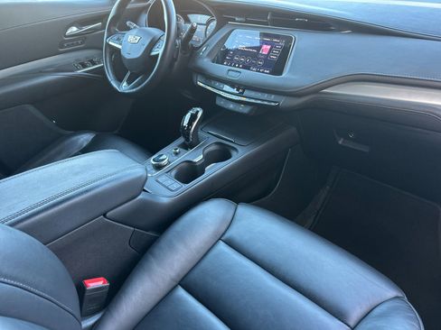 Used 2023 Cadillac XT4 Premium Luxury image 16