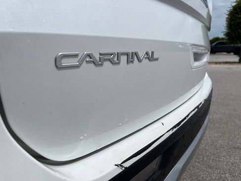 Used 2024 Kia Carnival LX FWD image 8