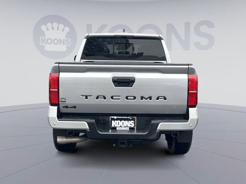 Used 2024 Toyota Tacoma TRD Off-Road w/ TRD Off Road Upgrade Package image 5