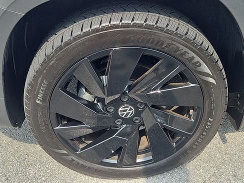 Certified 2024 Volkswagen Taos SEL AWD/4WD image 4