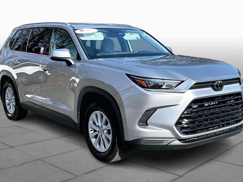 Certified 2024 Toyota Grand Highlander XLE image 3