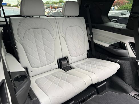 Used 2023 BMW X7 xDrive40i w/ M Sport Package AWD/4WD image 26