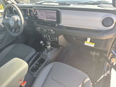 Used 2025 Jeep Gladiator Sport image 14