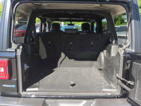 Used 2023 Jeep Wrangler Unlimited Sahara w/ Cold Weather Group AWD/4WD image 31