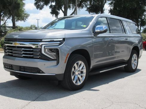Used 2026 Chevrolet Suburban Premier AWD/4WD image 3
