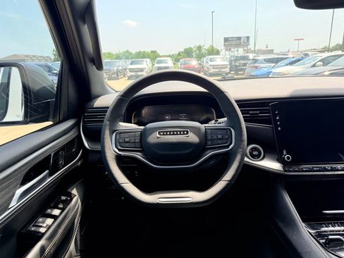 Used 2024 Jeep Wagoneer Series II w/ Flexible Seating Group AWD/4WD image 17
