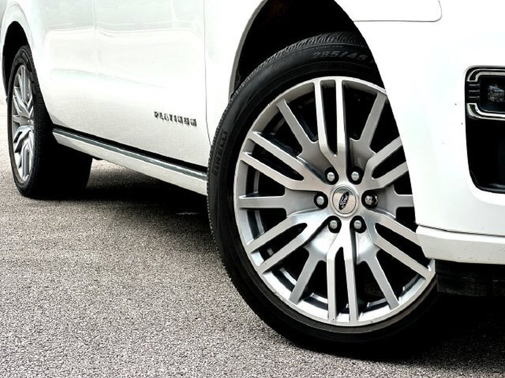 Used 2022 Ford Expedition Max Platinum RWD image 2